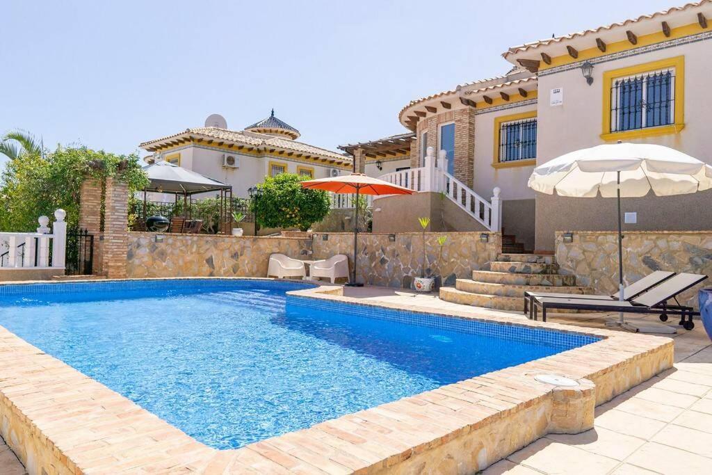 Casa Lilly-Rose, A Beautiful 3 Bedroom Detached Villa A Short Walk To The Villamartin Plaza & Golf Course Экстерьер фото